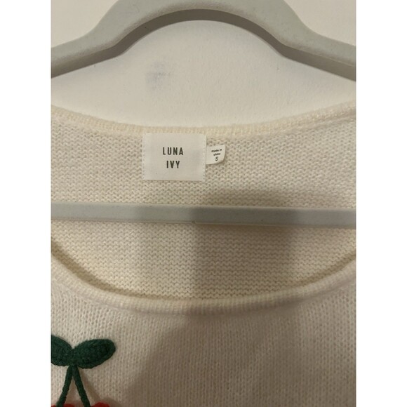 Luna Ivy 3 D Crocheted Cherry Short Sleeve Ivory Cropped Sweater Size Small - Picture 2 of 7